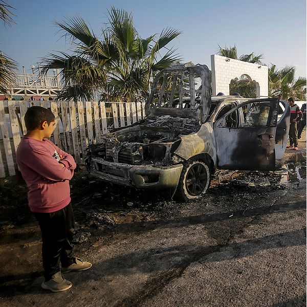 En utbränd bil i gaza