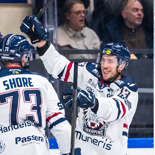 Jakub Vrana firar mål mot Växjö tillsammans med lagkamrater på isen
