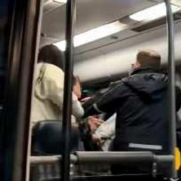 Busschauffören försöker stoppa attacken mot tonårsflickan på bussen i Eslöv.