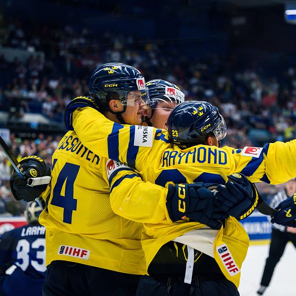 Joel Eriksson Ek firar sitt avgörande mål mot Finland