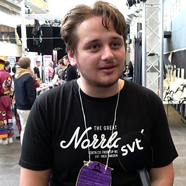 De blivande sjuksköterskestudenterna Henry Tossavainen och Linn Lundholm.