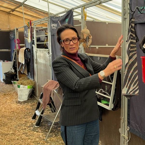Lisen Bratt Fredricson i ett stall på Jönköping Horse Show