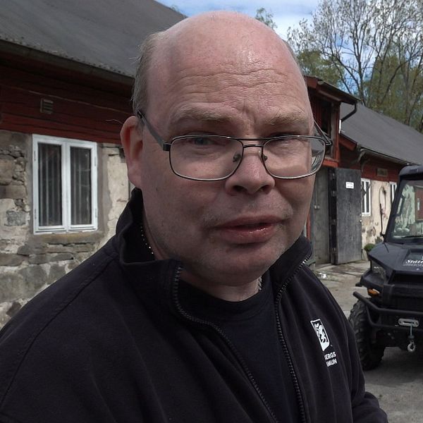 man vid arbetsfordon