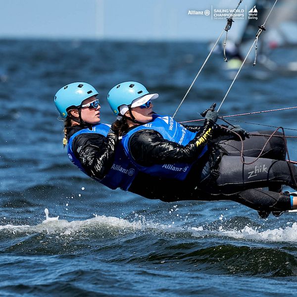 Seglarduon Vilma Bobeck och Rebecca Netzler leder på Lanzarote.