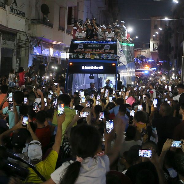 Boxaren Imane Khelif hyllas hemma i Algeriet.