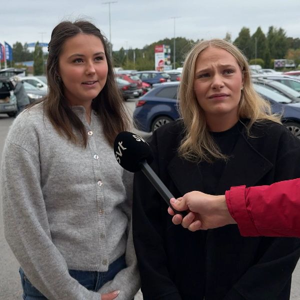 Personer i Borlänge intervjuas om svenskars sparande och syn på pengar utomhus.