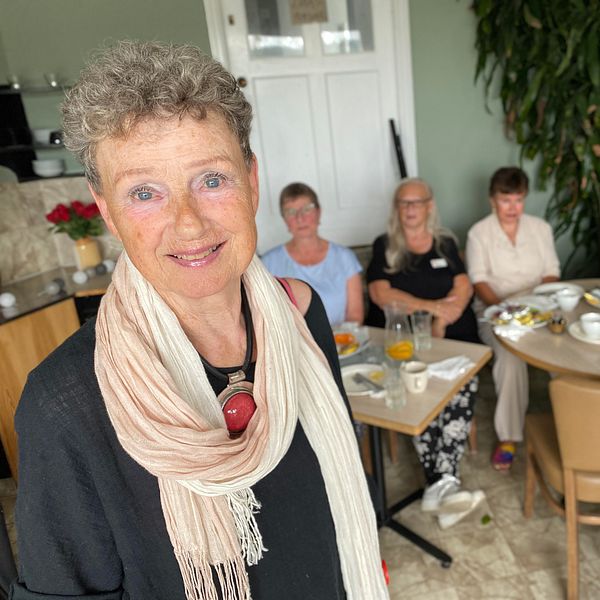 Christa Nordin med medlemmar i Alone Togehter