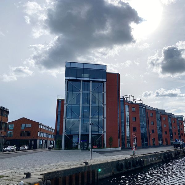 Bild på Östra Pirens fasad i Karlshamn.