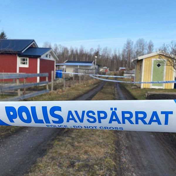 En polisavspärrning i Katrineholm och polisen Daniel Eriksson.