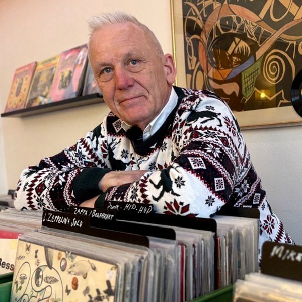 Ulf Gredander i sin vinylbutik.