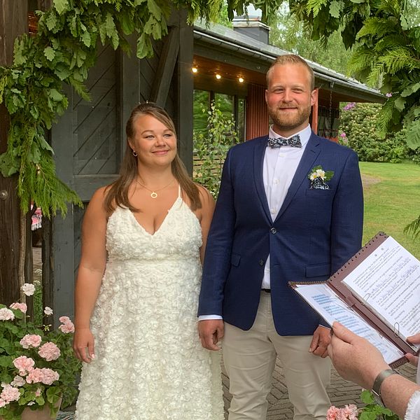 Jessica Jacobsen och Kevin Jönsson från Vallberga gifte sig i alla hast.