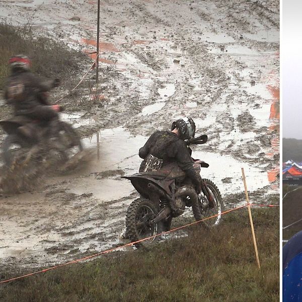 Olle Mårtensson och Alfred Henrysson kör enduro under Gotland Grand National i lerigt väder.