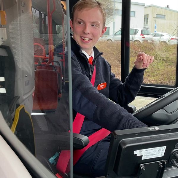 Hugo kör buss i Lund