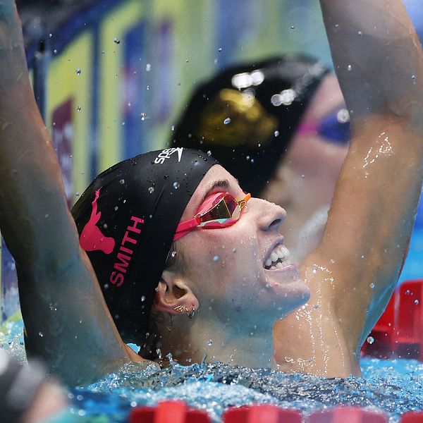 Amerikanskan Regan Smith krossade världsrekordet på 100 meter ryggsim.