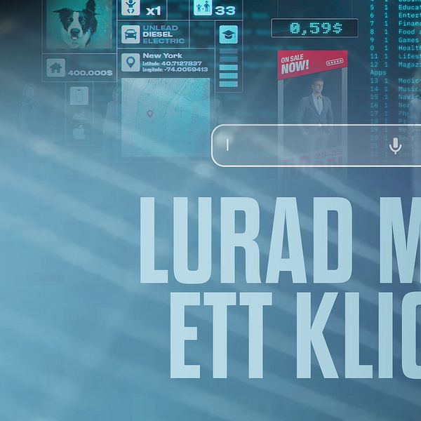 En digital komposition som visar en sökbar yta med texten ”LURAD MED ETT KLICK” i framkant. Bakgrunden innehåller olika grafer och dataflöden, samt en annons som visar en man. En mikrofonikon är synlig i sökfältet, vilket antyder funktionalitet för röstigenkänning. Grafiska element ger intryck av en teknologisk miljö.