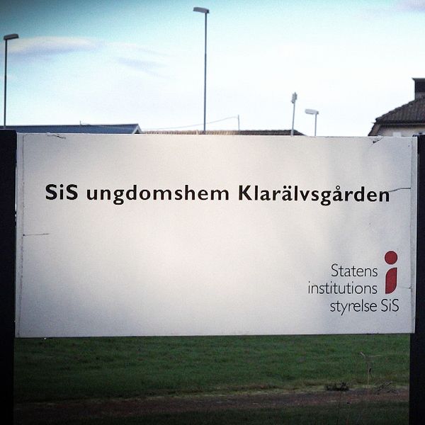 Skylt utanför SiS ungdomshem Klarälvsgården, som byggs om till en så kallad nivå 1-anstalt, den högsta säkerhetsklassen för ungdomshem i Sverige.