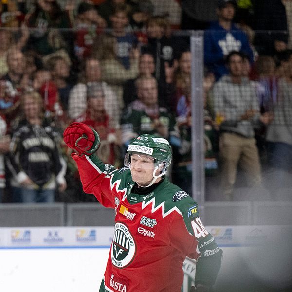 Frölundas Carl Klingberg jublar över sitt mål (2-1) under lördagens ishockeymatch i SHL mellan Frölunda HC och Luleå HF på Scandinavium.