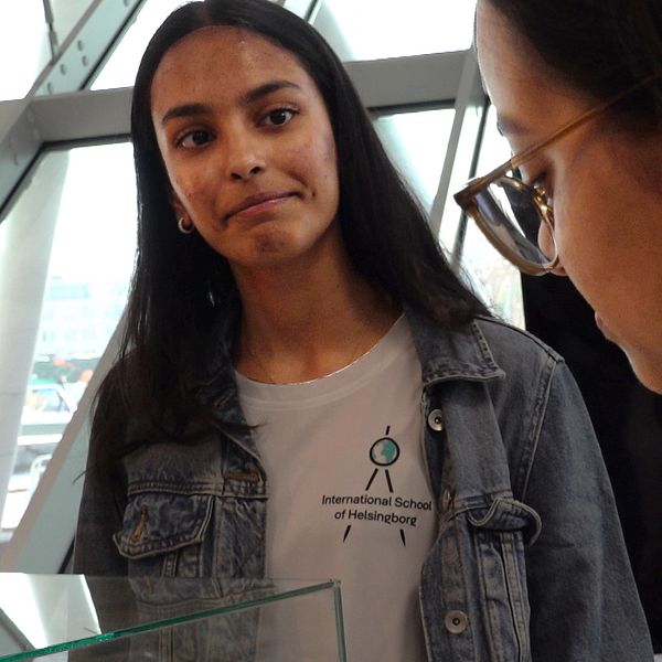 Anusha och Kaavya från Internationella skolan i Helsingborg.