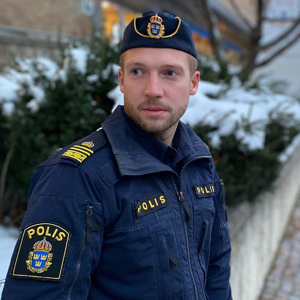 Polis i uniform i centrala Västerås