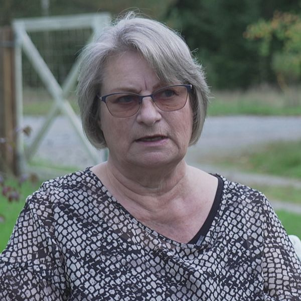 Sähköinen asiointi Suomen viranomaisten kanssa on ollut erityisen haastavaa iäkkäämmille ruotsin-suomalaisille. Juristi Tuula Vauhkonen on itse useasti joutunut hoitamaan sekä omia, että muiden asioita puhelimitse tai sähköpostitse