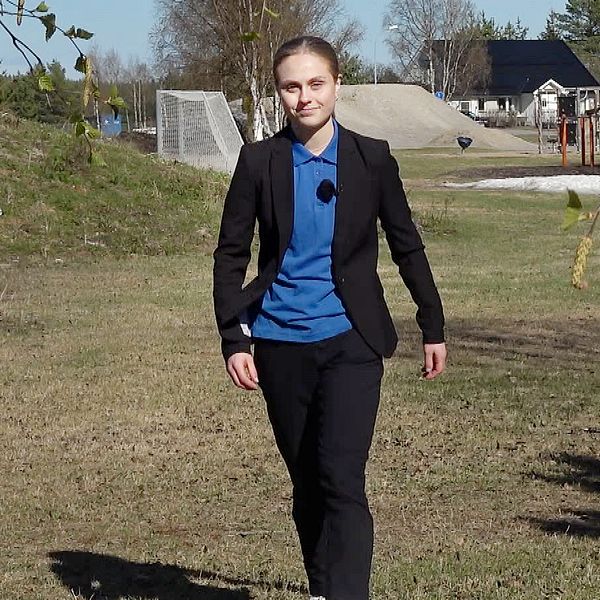 18-åriga Maja Nilsson, EU-kandidat, i soligt majväder.