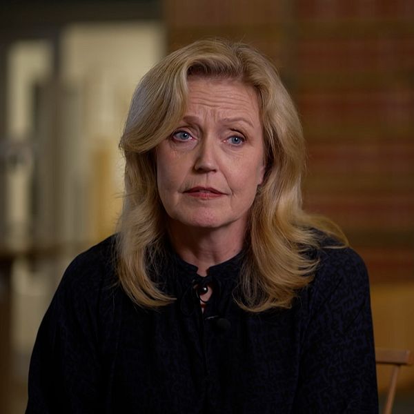 Elisabeth Thand Ringqvist (C) intervjuas om sonderingsuppdraget