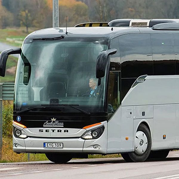 buss som kör arbetspendlare