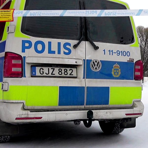 Dubbelmordet i Luleå. Bild på polisbil från i vintras.