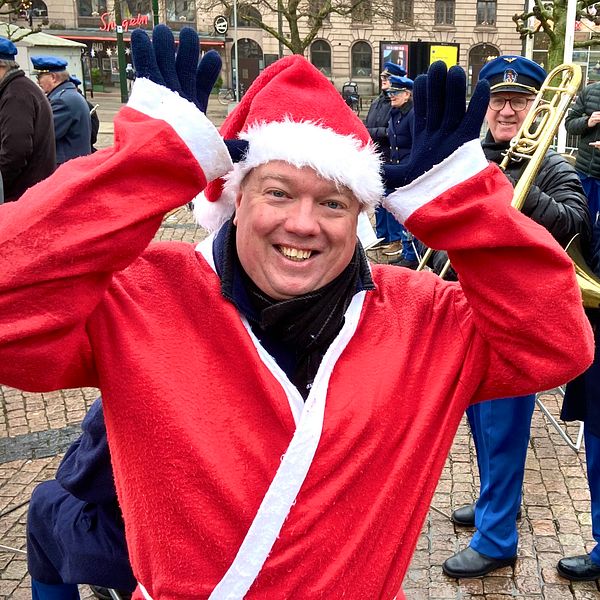 tomte på Stortorget i samband med årets julfirande