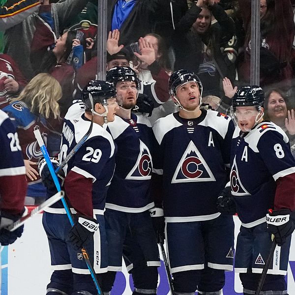 Poängkungen i NHL Nathan MacKinnon utökade sin poängsvit till 32 matcher.