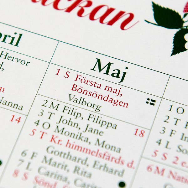 Närbild av en svensk kalender med månaderna april, maj och juni.