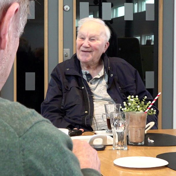 89-årige Karstein Blomli i Narvik minns dagen då tyskarna gav upp med ett leende.