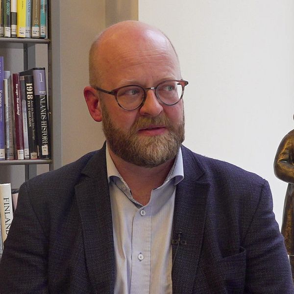 Historiantutkija Ville Kivimäen palkittu teos Murtuneet mielet on käännetty ruotsiksi