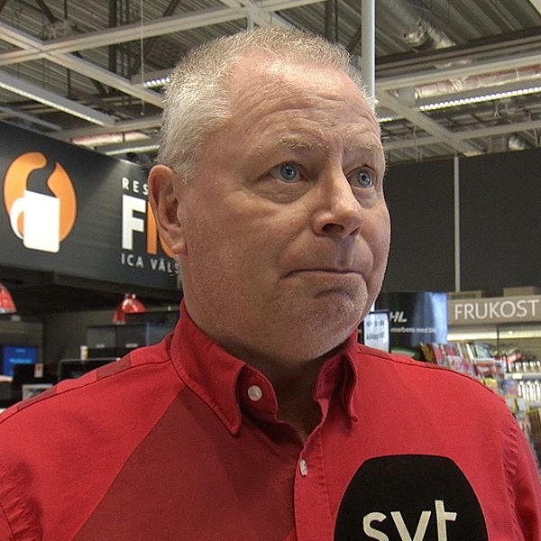 Peter Kullgren, vd på ICA Maxi Välsviken, är bekymrad över förtroendetraset hos svenska folket.