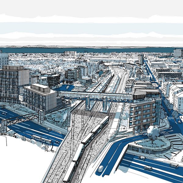 En detaljrik illustration av en stadsscenen i Halmstad som visar en vy över stadens arkitektur och infrastruktur. Byggnader av olika höjd och stil är synliga, och järnvägsspåren korsar stadsmiljön. Gator och trafik är utmärkta med kontrasterande färger, där stadens landskap smälter samman med en vidsträckt horisont i bakgrunden.