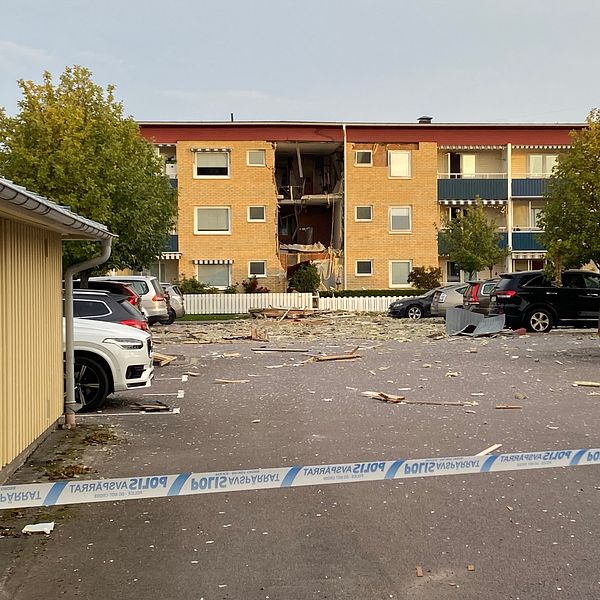 Stora skador på den explosionsdrabbade fastigheten i Linköping.