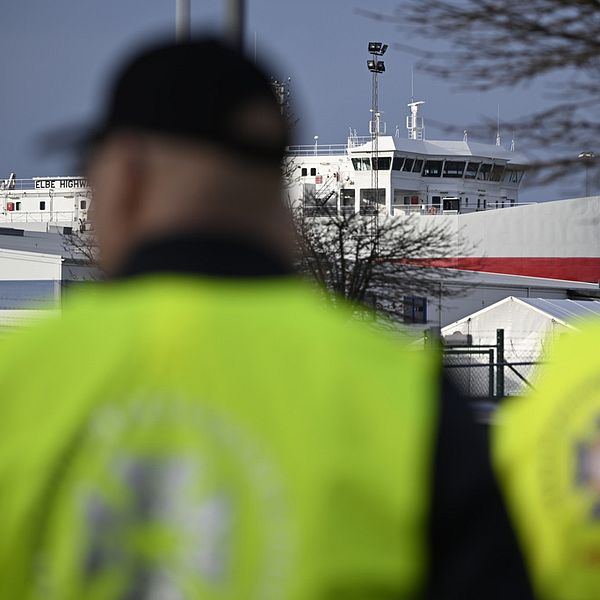 Hamnarbetare i Malmö blockerar lastning av fordon från den amerikanska elbilsjätten Tesla.
