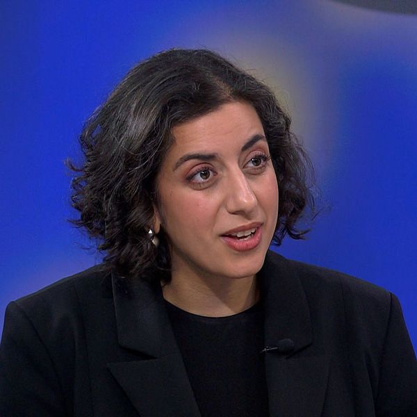 Simona Mohamsson (L) intervjuas i tv-studio om Liberalerna och SD:s krav inför valet.