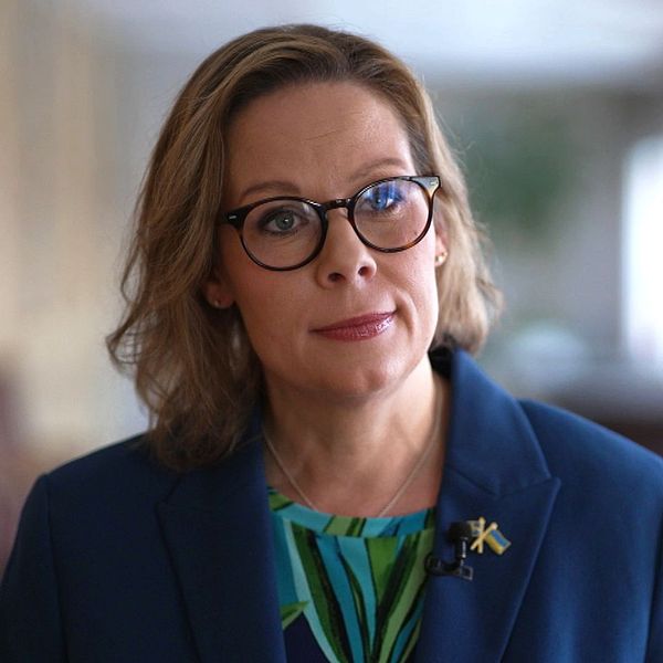 Hör migrationsministern berätta mer om kravet.