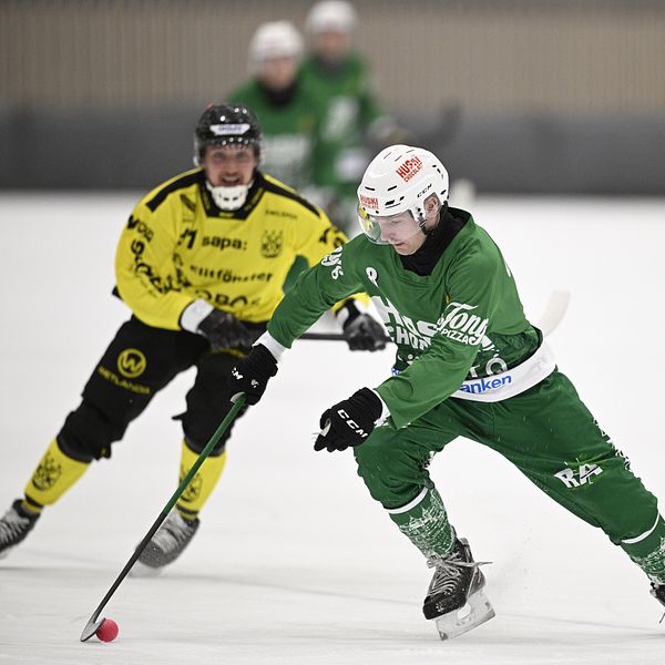 Mötet mellan Vetlanda och Hammarby rivstartade med två heta dueller redan i matchens första minut.