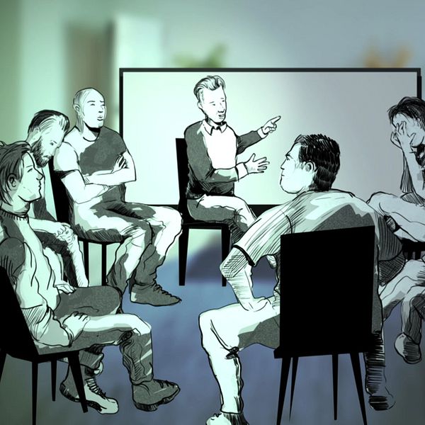 En illustration av en diskussionsgrupp där en person står och pratar inför en cirkel av sittande deltagare. Deltagarna har varierande kroppsspråk och uttryck, vilket antyder att de är engagerade i samtalet.  Peter Rahm är gruppledare och nöjd med de resultat han sett bland deltagarna under våren.