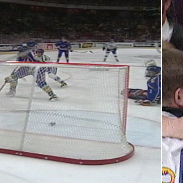 Finlands ishockeylandslags huvudtränare Kurt (Curre) Lindström (på bilden i mitten) firar ett segermål mot Sverige i ishockey-VM för 30 år sedan.