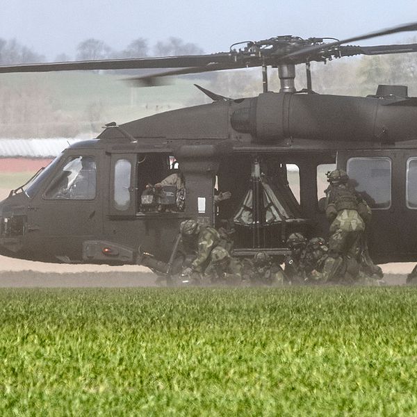 soldater militär helikopter