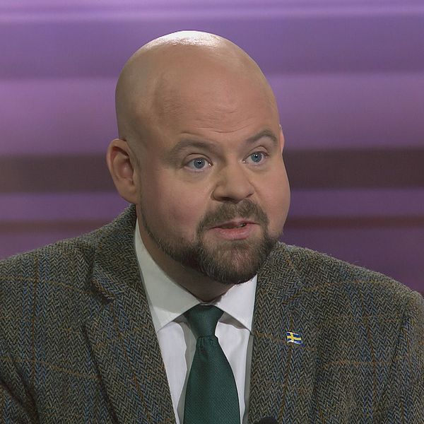 Landsbygdminister Peter Kullgren (KD) gästar SVT:s 30 Minuter med programledare Anders Holmberg.