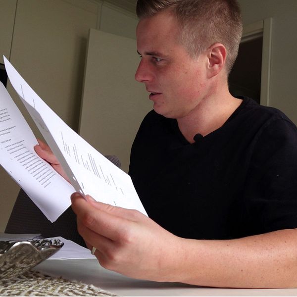 Det tog flera veckor innan Jonathan Ravelin kunde komma till liv igen i alla system. I klippet berätta han om varför han stämmer staten.