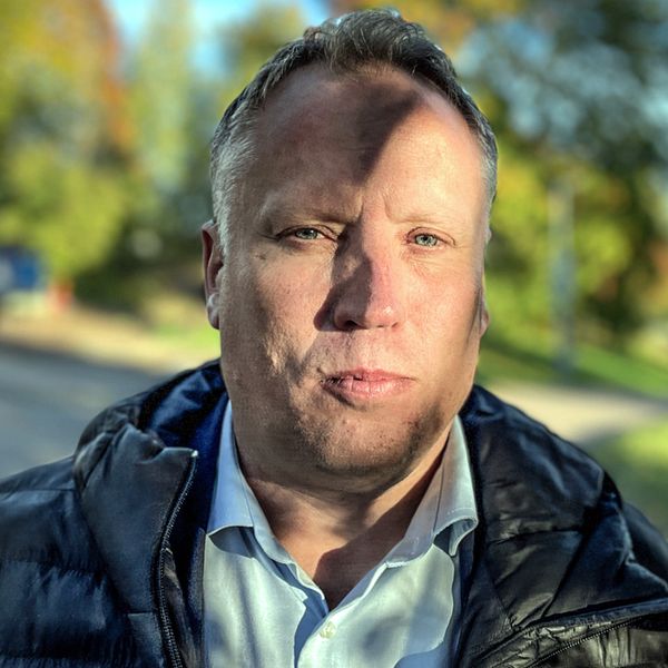 Kommundirektören Jörgen Olsson i Borlänge svarar på frågor om kommunens hantering av den pedagog som konfronterats av webbsajten Dumpen