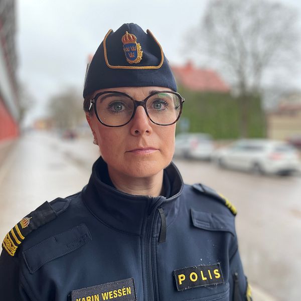 Polischefen Karin Wessén i polisuniform