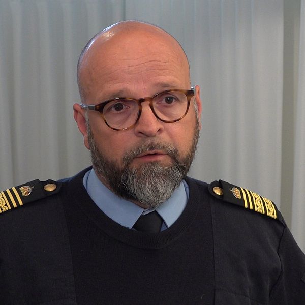 Polisen Andreas Pallinder pratar om den kritik som riktats från Kvinnojouren.