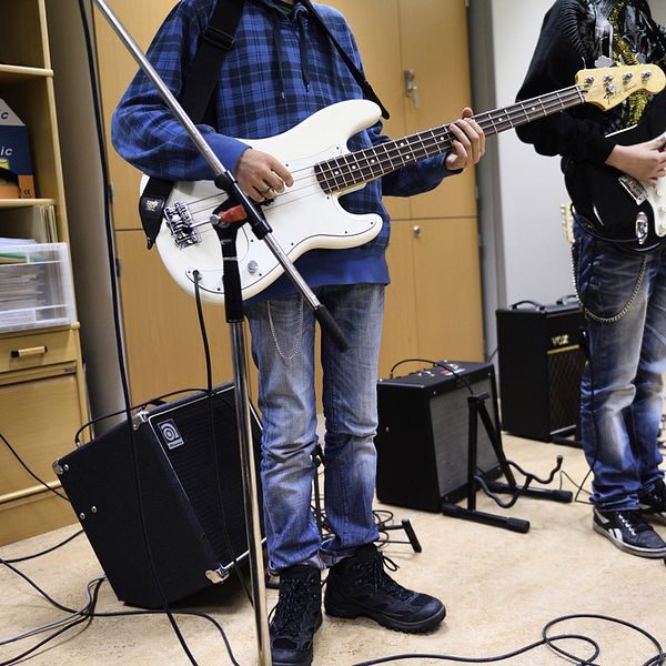 Elever spelar gitarr och sjunger i Kulturskolan i Stockholm.