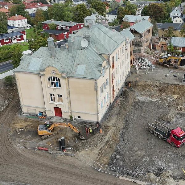 en flygbild över den gamla skolan i Härnösand som byggs om till domstol.
